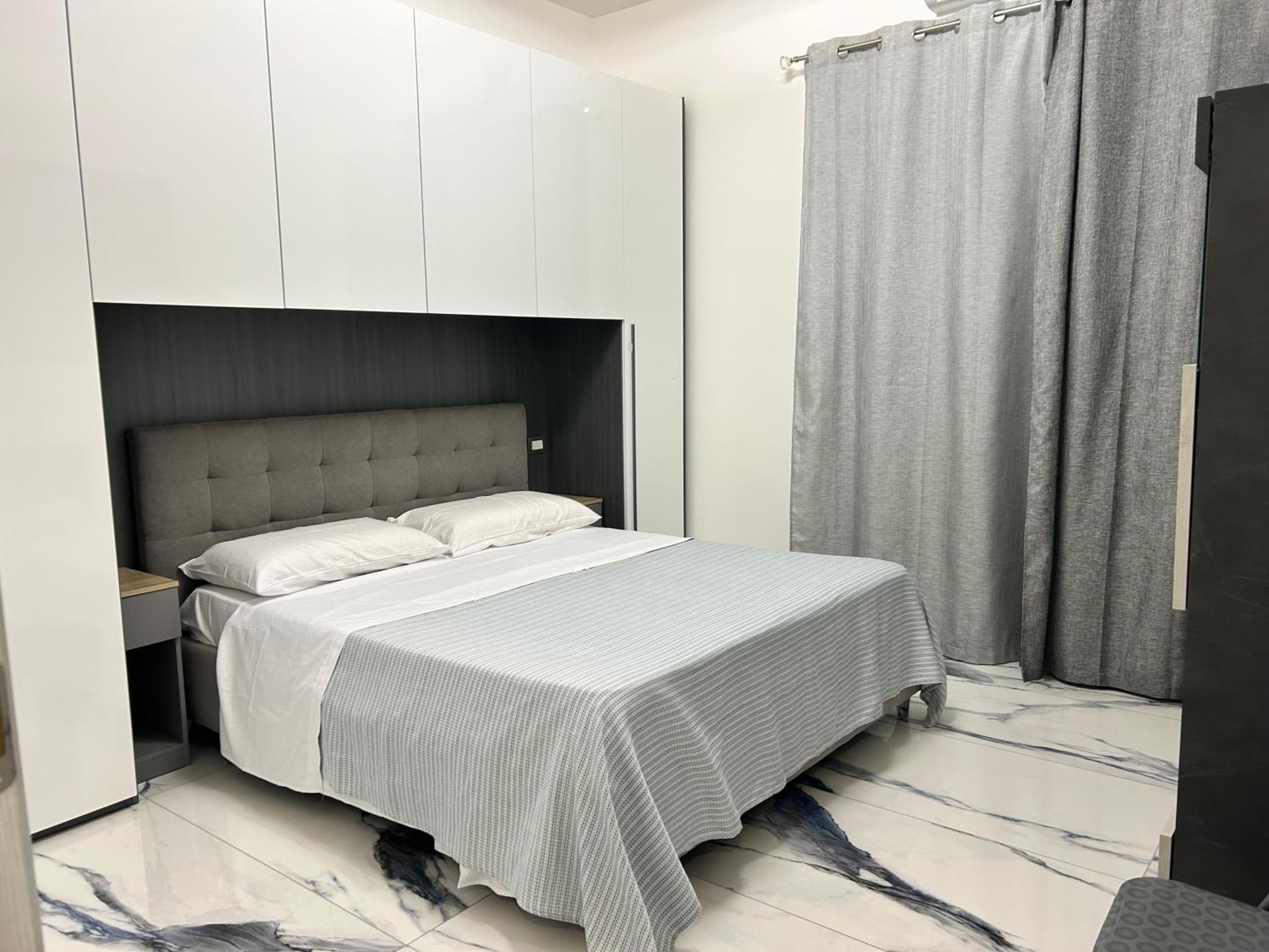 Front Sea Luxury Apartment ลิโด ดิ ออสเตีย ภายนอก รูปภาพ